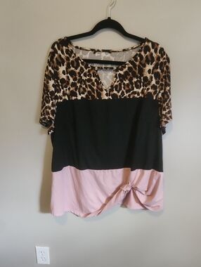 Leopard Colorblock Short Sleeve Top in Black & Pink